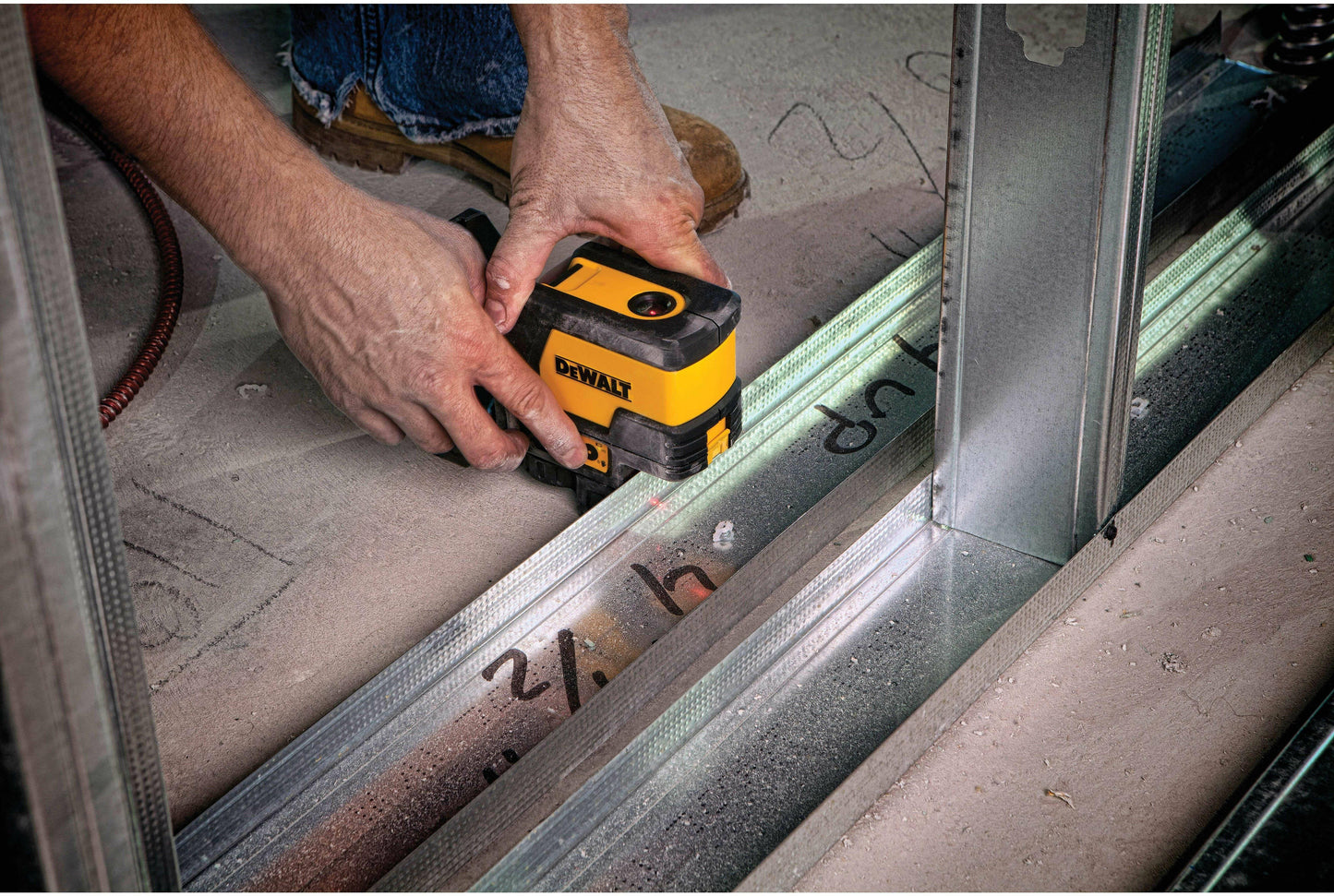 DeWALT DW0822 Cross Line and Plumb Spots Laser