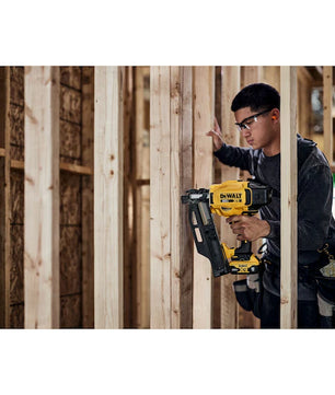 DeWALT DCN930B 20V MAX* XR® Brushless 30° Paper Collated Framing Nailer (Tool Only)