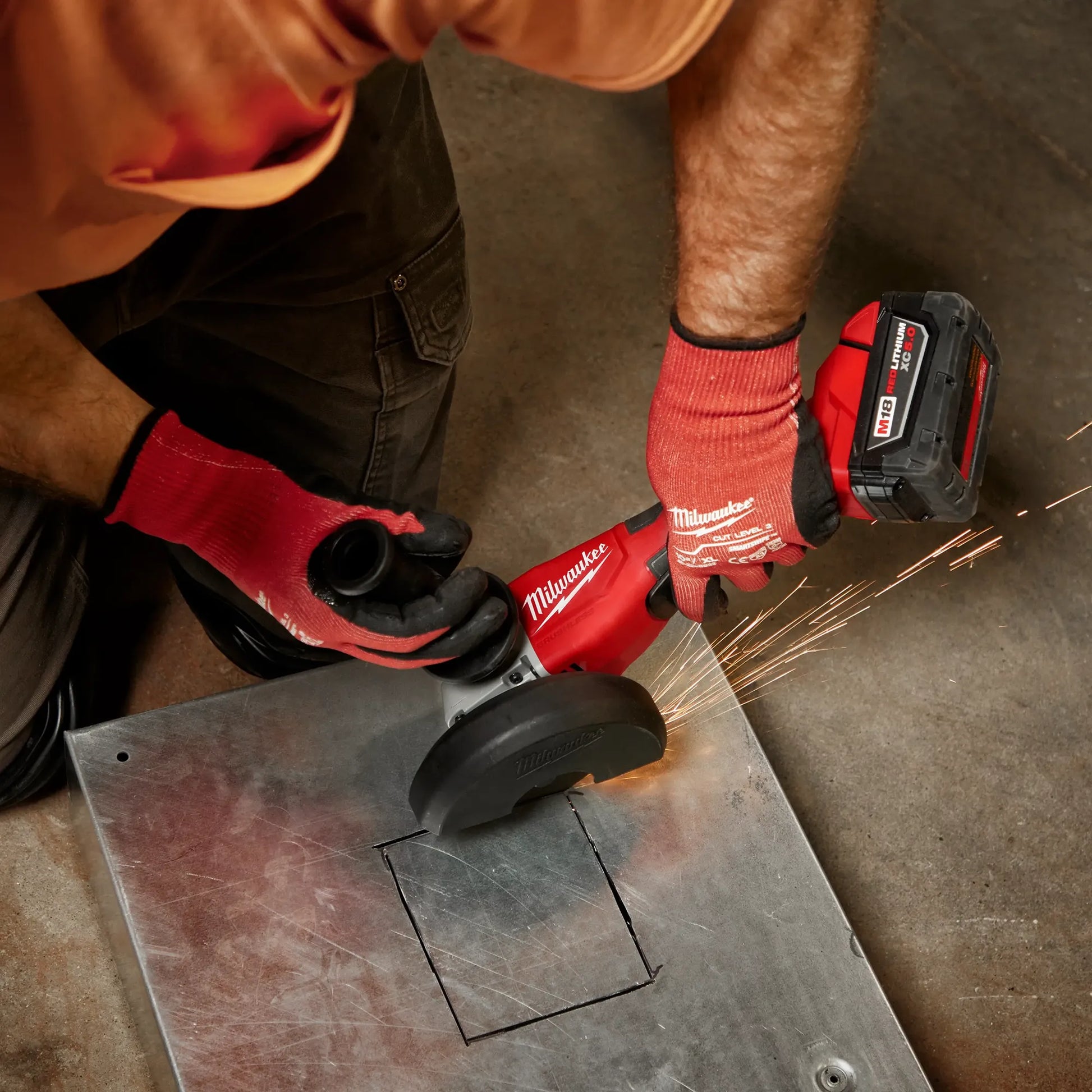Milwaukee 2686-20 M18 18V Li-ion 4-1/2'' / 5'' Cut-Off Grinder - Foto 4
